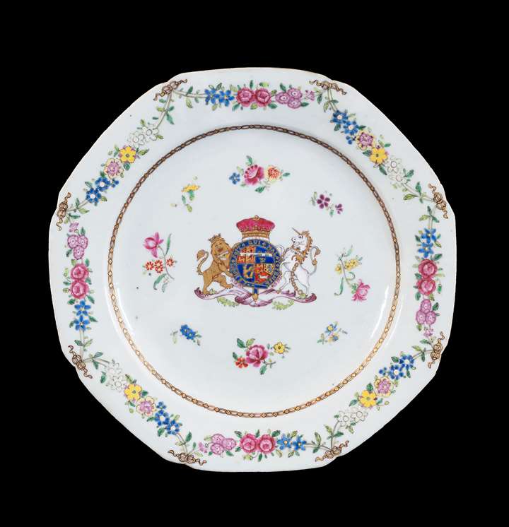 GG: Chinese armorial porcelain dinner plate with the Royal arms of the Duke of Gloucester